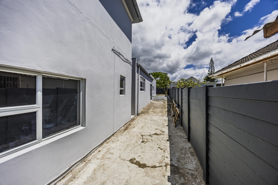 5 Bedroom Property for Sale in Sunnyridge Eastern Cape